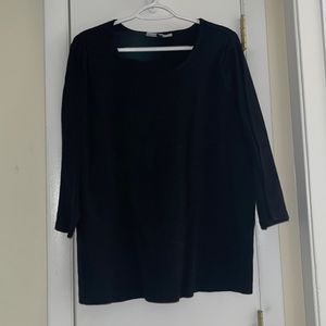 Woman’s sweat shirt. 3/4 sleeve. Like new condition. Karen Scott. Size 2X.